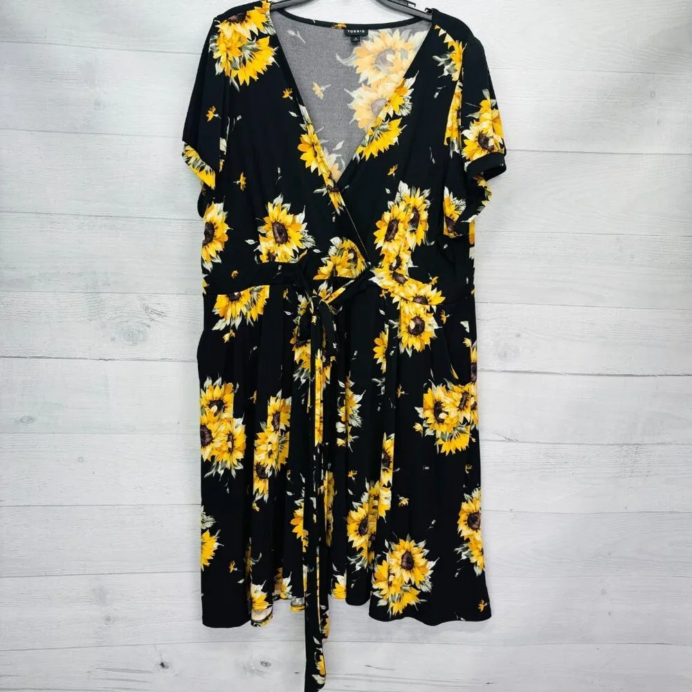 Torrid Womens Studio Knit Surplice Dress Sunflower Floral Stretch Size 3X - Picture 2 of 13